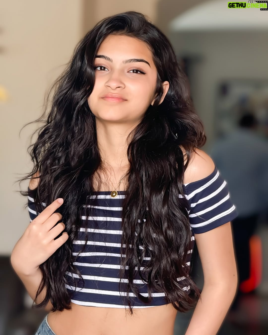 Aadupedia - 3K Likes - Blessed to be born with Style and Statement and with an in house photographer💗💗

clicked by - @ashmaclicks @iamashimaarora 

#photooftheday #photoshoot #aadupedia #explore #viral #trending