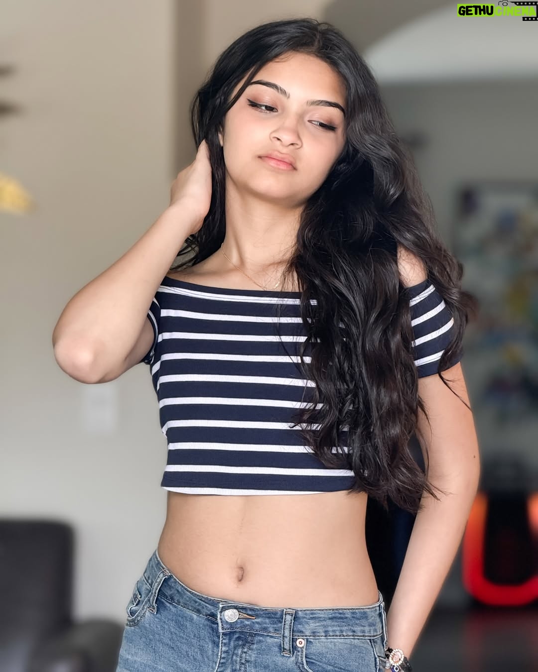 Aadupedia - 3K Likes - Blessed to be born with Style and Statement and with an in house photographer💗💗

clicked by - @ashmaclicks @iamashimaarora 

#photooftheday #photoshoot #aadupedia #explore #viral #trending