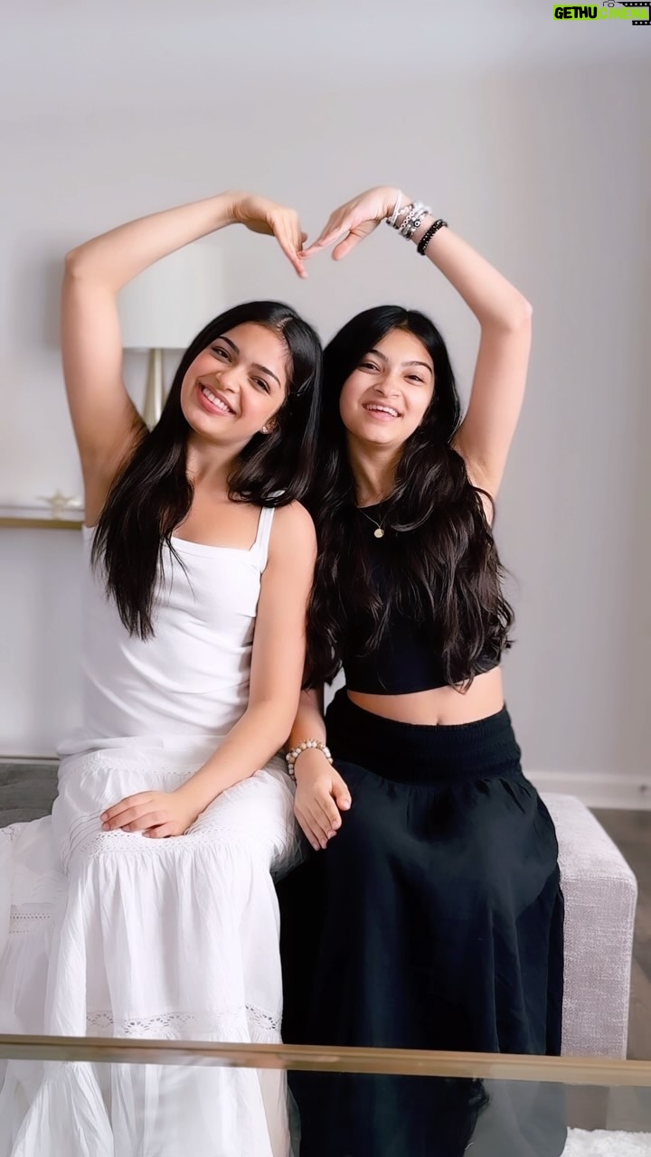Aadupedia - 6.5K Likes - Ishq Vishq in Black and White 🖤🤍 

@sonunigamofficial @jonitamusic @rohitsaraf @mellowmellow @tips @pashminaroshan @jibraan.khan 

DC : US!! Tag us if you try out our challenge!
Shot by : @ashmaclicks @iamashimaarora 

#ishqvishq #ishqvishkrebound #dance #twins #blackandwhite #anwita #anwitasundaram #aadupedia #explore #instagram #instagood