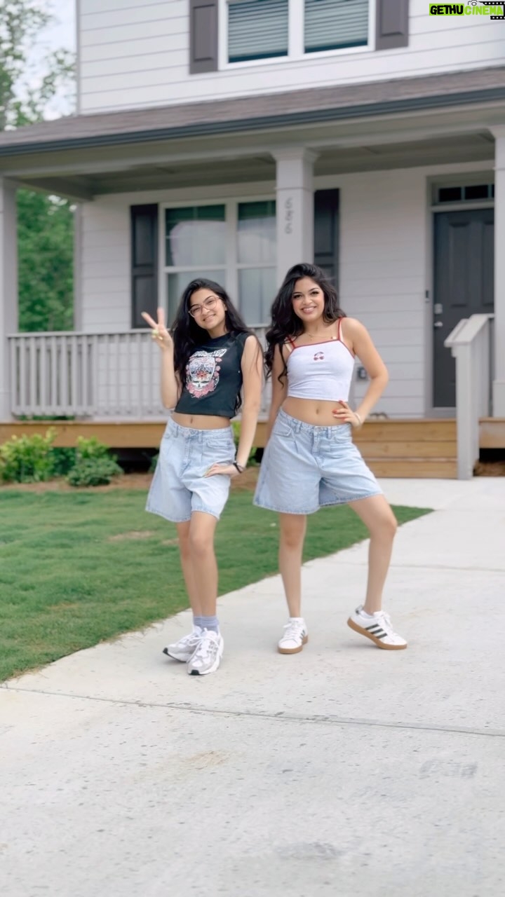 Aadupedia - 7.5K Likes - Ho ga tumse pyaara kaun ? 🤫🤩😋 

DC @rohitmandrulkar 
shot by @ashmaclicks 

#heykanchan #anwita #anwitasundaram #aadupedia #explore #instagood #instagram #dance #bollywood #sisters #twins