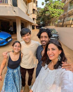 Aahana Kumra Instagram - Eid Mubarak from the @motleyproductions 🎭
Family 🌙🕌🌸🎭❤️😘💫🥰
#motleykieid 
#eidmubarak 
#motleyproduction 
.
.
.
#wearemotley #motley #theatrewalas #theatre #theatrelove #theatrelovers #sheerkurma #biryani
