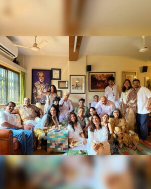 Aahana Kumra Instagram - Eid Mubarak from the @motleyproductions 🎭
Family 🌙🕌🌸🎭❤️😘💫🥰
#motleykieid 
#eidmubarak 
#motleyproduction 
.
.
.
#wearemotley #motley #theatrewalas #theatre #theatrelove #theatrelovers #sheerkurma #biryani