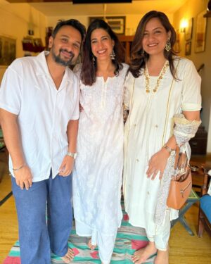 Aahana Kumra Instagram - Eid Mubarak from the @motleyproductions 🎭
Family 🌙🕌🌸🎭❤️😘💫🥰
#motleykieid 
#eidmubarak 
#motleyproduction 
.
.
.
#wearemotley #motley #theatrewalas #theatre #theatrelove #theatrelovers #sheerkurma #biryani