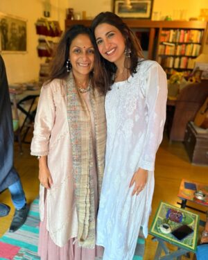 Aahana Kumra Instagram - Eid Mubarak from the @motleyproductions 🎭
Family 🌙🕌🌸🎭❤️😘💫🥰
#motleykieid 
#eidmubarak 
#motleyproduction 
.
.
.
#wearemotley #motley #theatrewalas #theatre #theatrelove #theatrelovers #sheerkurma #biryani