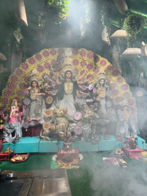Aakriti Sharma Instagram - Pujo vibes and good times 🙏🙏✨
.
.
.
#happy #durga #asthmi #aakritisharma #festival #vibes #navratri❤️ #jaimatadi❤️