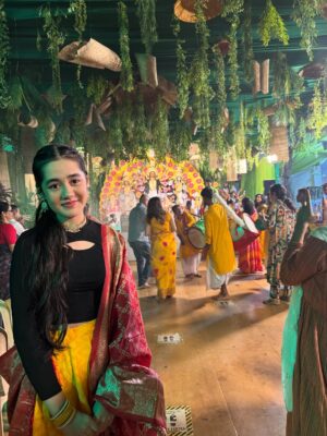 Aakriti Sharma Instagram - Pujo vibes and good times 🙏🙏✨
.
.
.
#happy #durga #asthmi #aakritisharma #festival #vibes #navratri❤️ #jaimatadi❤️