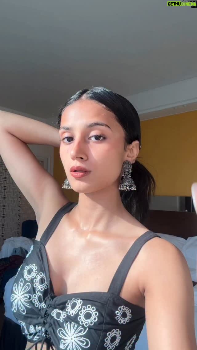 Aanchal Badola - 21K Likes - i love posting like im a workout freak (been consistent for 1 month😭)