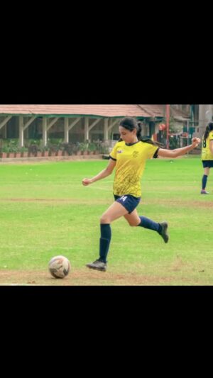 Aanchal Badola Instagram - ⚽️💙❤️ which team do yall support
