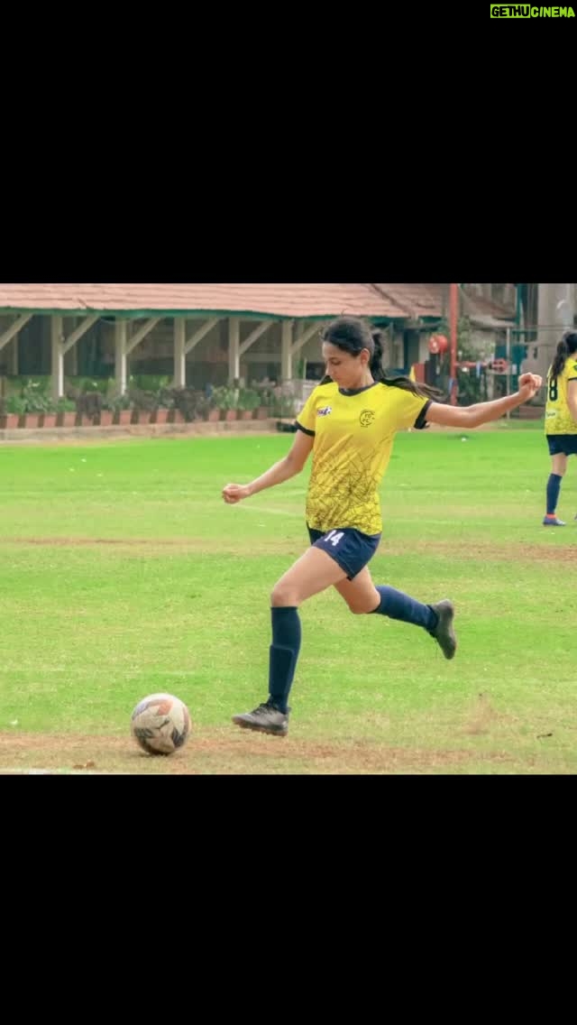 Aanchal Badola - 7.6K Likes - ⚽️💙❤️ which team do yall support