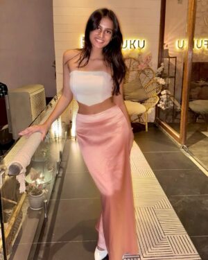 Aanchal Badola Instagram - this makes me feel like i should dress up often
