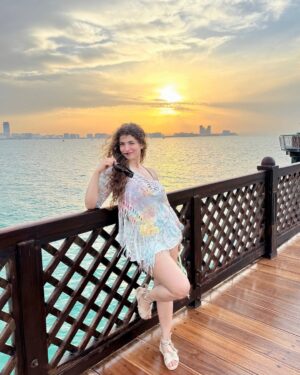Aanchal Malhotra Instagram - 10/10 to anyone who is able to spot my new friend 🫶🏻
.
.
.
.
.
.
.
.
#dubai #dubai🇦🇪 #dubaitravel #beachlife #beachday #beachy #beachfashion #beachhair #dubaibeauty #exploredubai #dubaiblogger #dubaibloggers #dubaibeauty #dubaitravelblogger #dubaifashion #dubailifestyle #dubailifestyleblogger