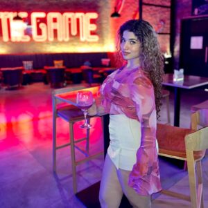 Aanchal Malhotra Instagram - The vibe, the ambiance and most importantly THE FOOD 😋>>>>>>>>>>
.
.
.
.
.
.
.
.
.
.
#dubai #dubaiblogger #traveldubai #dubaitravel #dubailifestyle #dubaifashion #dubaibeauty #dubailife #dubaiparty #eurocup #visitdubai #dubaifood #party #beauty #potd #pictureoftheday #picoftheday #picofday #picofday #dubaibloggers
