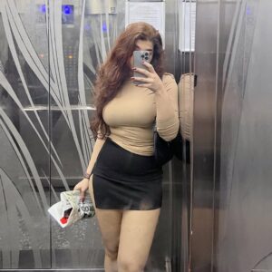 Aanchal Malhotra Instagram - You all made me post this picture at 12 pm on a Monday!! 🥹
.
.
.
.
.
.
.
.
.
.
.
.
.
.
.
.
.
.
.
.
.
#dubai #dubaiblogger #fashionstyle #fashionupdate #dubailifestyle #dubaibloggers #dubaifashion #beauty #potd #pictureoftheday #fashionaesthetic #aesthetic_photos #blackoutfit #elegantfashion #elegantlook