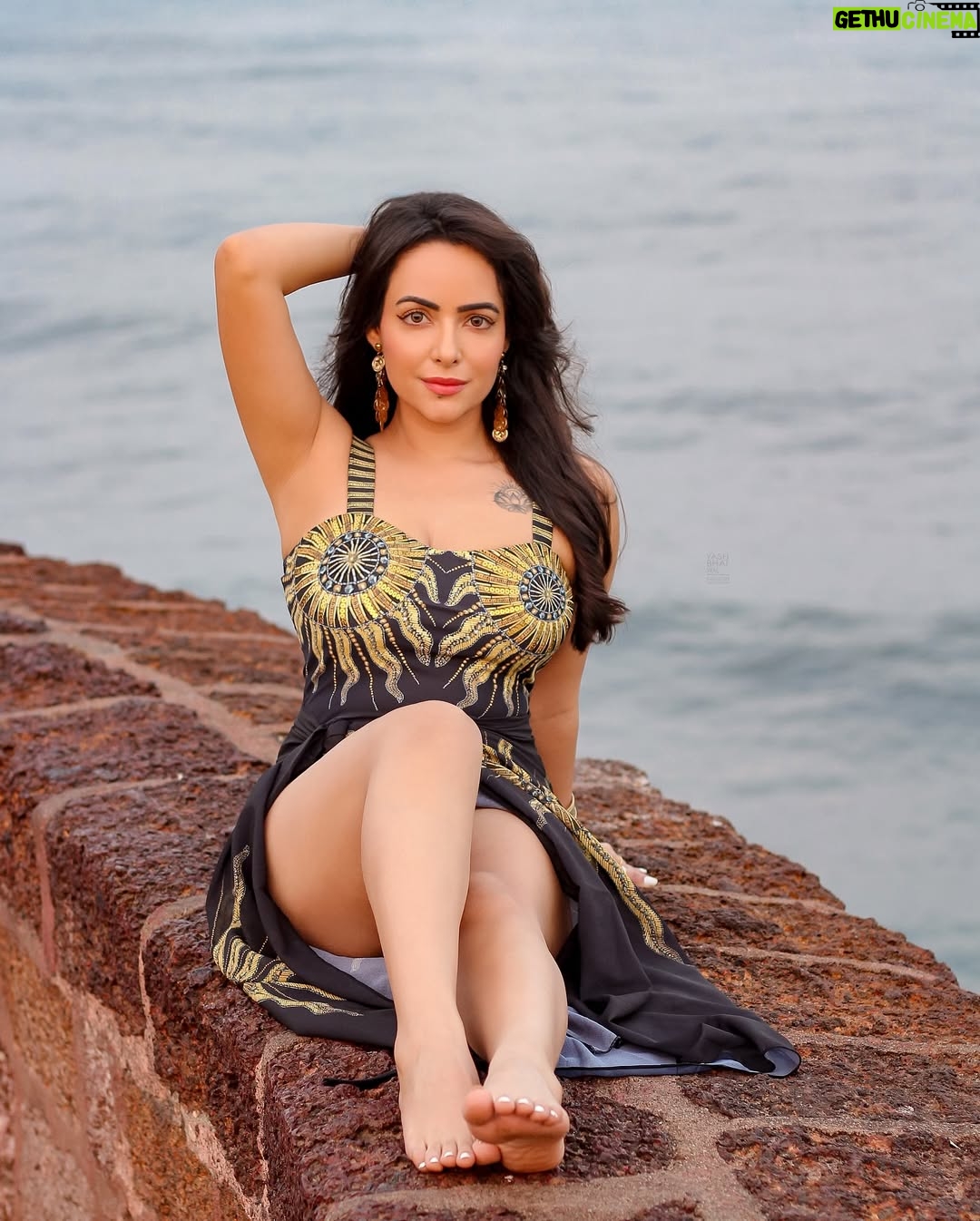 Aanchal Munjal - 77.3K Likes - On a Sunday I brought the sun rays from within me 👄 #iykyk 👅 #HelloJune 👀🧿❤️🚀
Styled by @theanunarang 
Captured by @yash_bhatwal_photography 
Wearing @womanlikeu.wlu