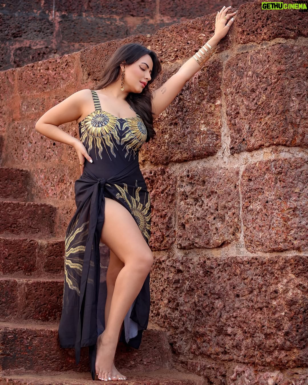 Aanchal Munjal - 77.3K Likes - On a Sunday I brought the sun rays from within me 👄 #iykyk 👅 #HelloJune 👀🧿❤️🚀
Styled by @theanunarang 
Captured by @yash_bhatwal_photography 
Wearing @womanlikeu.wlu