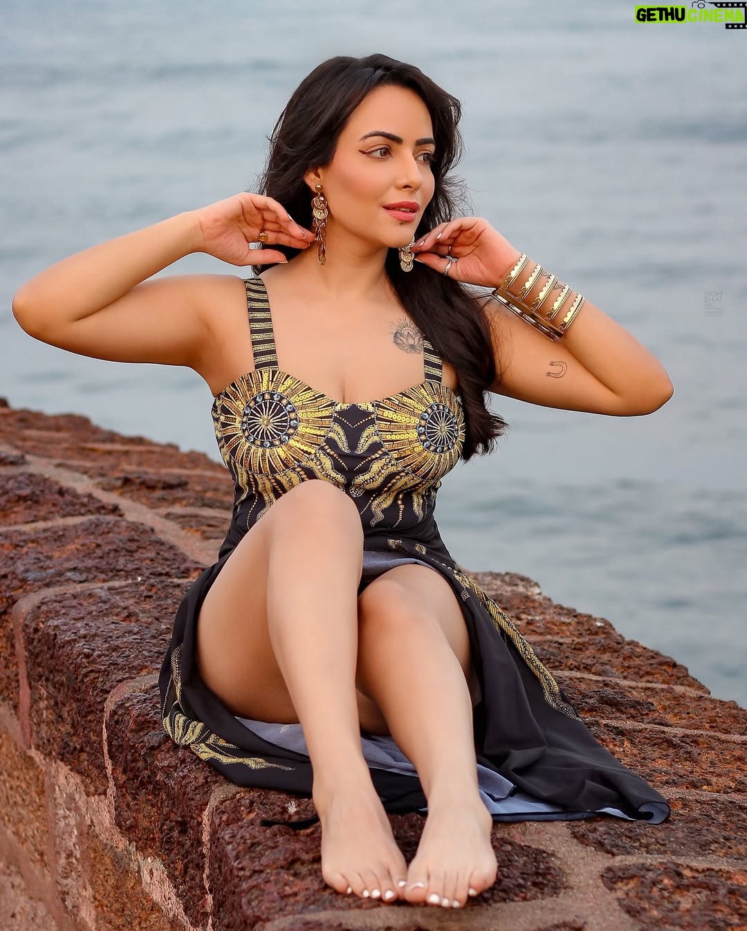Aanchal Munjal - 77.3K Likes - On a Sunday I brought the sun rays from within me 👄 #iykyk 👅 #HelloJune 👀🧿❤️🚀
Styled by @theanunarang 
Captured by @yash_bhatwal_photography 
Wearing @womanlikeu.wlu
