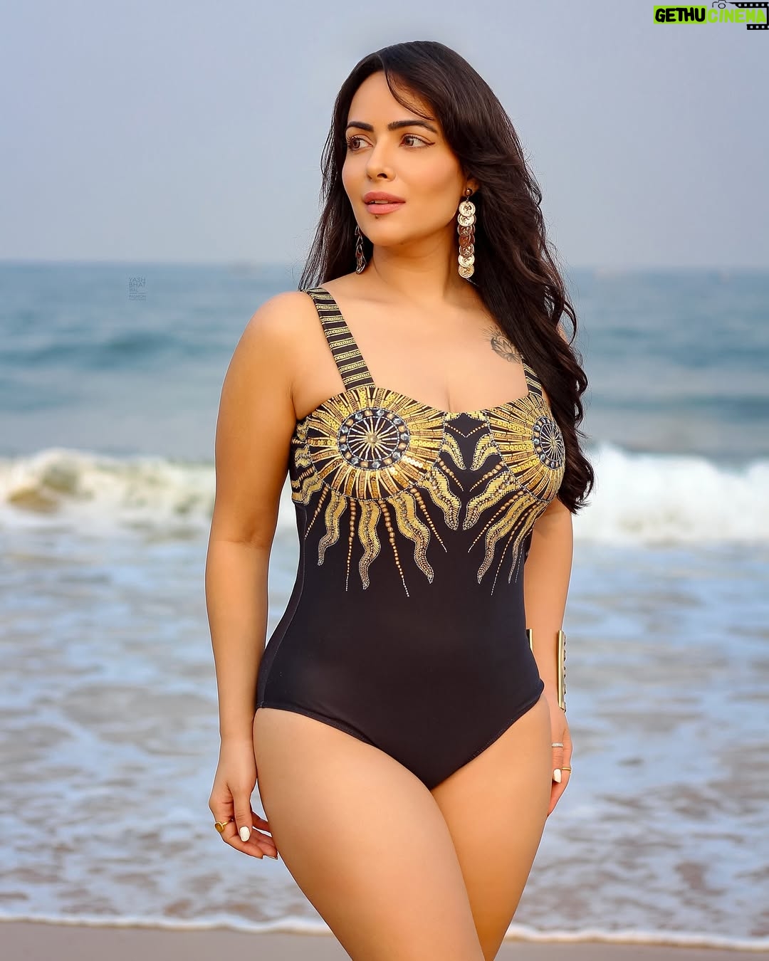 Aanchal Munjal - 77.3K Likes - On a Sunday I brought the sun rays from within me 👄 #iykyk 👅 #HelloJune 👀🧿❤️🚀
Styled by @theanunarang 
Captured by @yash_bhatwal_photography 
Wearing @womanlikeu.wlu