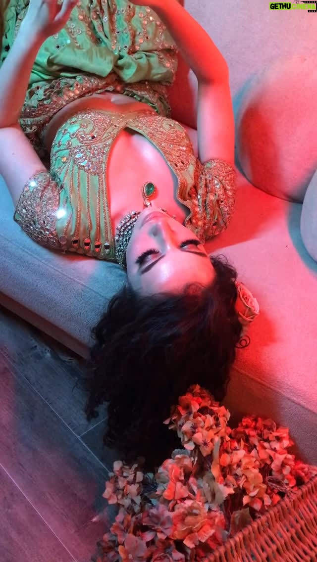 Aanchal Sawhney Mahajan - 4.8K Likes - Thats how I brought the Arabian dream to life!🫶🏻✨

LB MASTERCOURSE 
Day one 💫 

Makeup, styling ,hair @facestoriesbyleenabhushan 
Gorgeous outfit @kaynaatbyaanchalsawhney 
Jewellery @jewelstreet.delhi