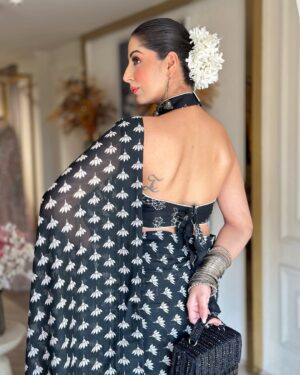 Aanchal Sawhney Mahajan Instagram - Festivities around the corner ✨💫🎉🎉

www.aanchalsawhney.com 

WE DELIVER WORLDWIDE

#Worldwidedelivery #worldwideshipping #worldwideshipping📦✈️ #worldwideshipping🌎 #onlineshopindo #weddingdress #shipping #shippingonline #fashion #fashiongram #fashiondesigner #designerwear #hautecouture #onlinebusinesses #london🇬🇧 #australiagram #canada🇨🇦 #shopcanada #shopusa #dubaï #dubailuxuryliving #dubaishoppingfestival #dubaishoppingonline