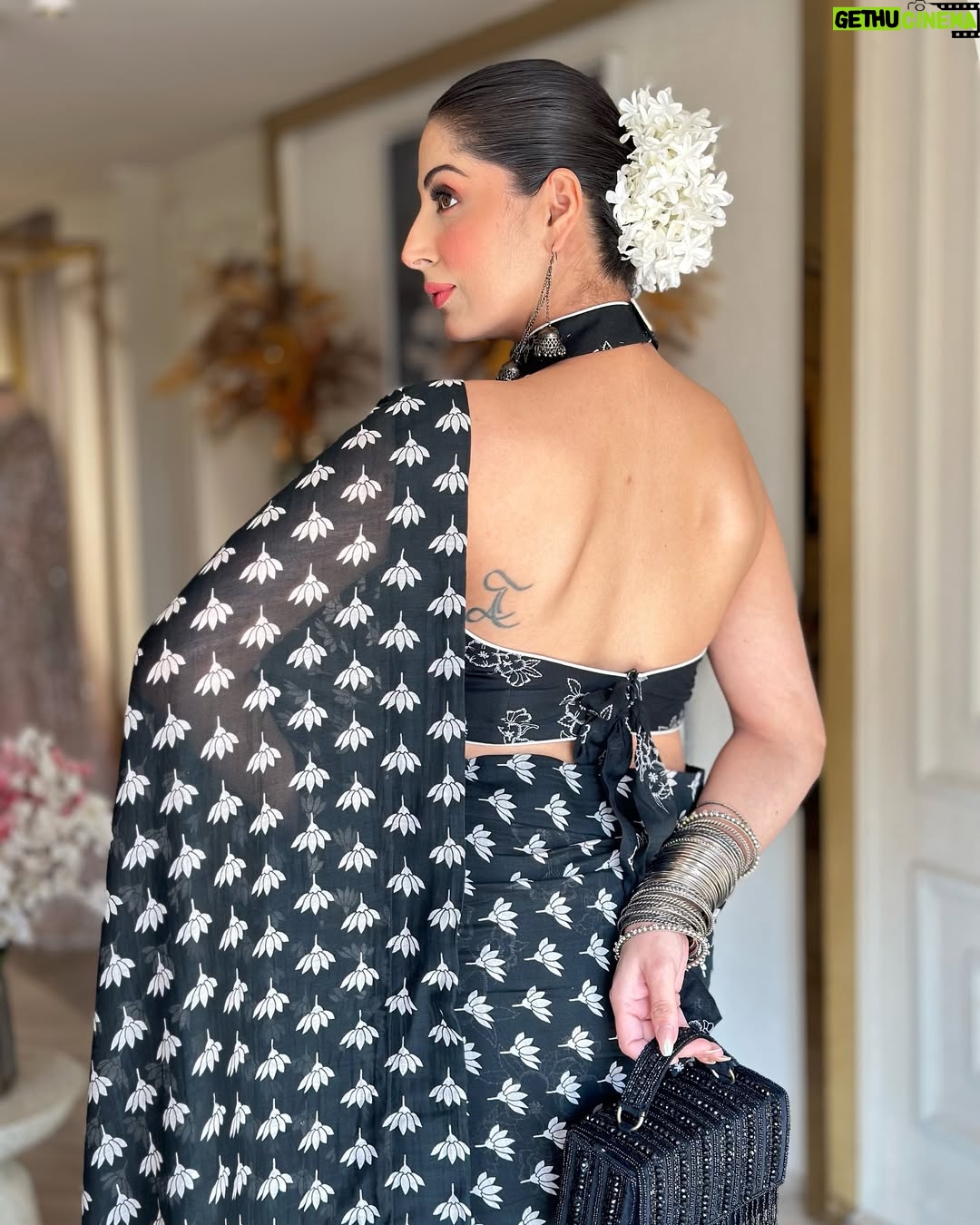 Aanchal Sawhney Mahajan - 3 Likes - Festivities around the corner ✨💫🎉🎉

www.aanchalsawhney.com 

WE DELIVER WORLDWIDE

#Worldwidedelivery #worldwideshipping #worldwideshipping📦✈️ #worldwideshipping🌎 #onlineshopindo #weddingdress #shipping #shippingonline #fashion #fashiongram #fashiondesigner #designerwear #hautecouture #onlinebusinesses #london🇬🇧 #australiagram #canada🇨🇦 #shopcanada #shopusa #dubaï #dubailuxuryliving #dubaishoppingfestival #dubaishoppingonline