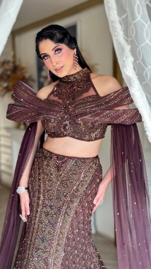 Aanchal Sawhney Mahajan Instagram - THE WEDDING SOIRÉE by Aanchal Sawhney 💫

Designer @kaynaatbyaanchalsawhney 
Make up @valaaribyinnayat 
Jewellery @rohit_ichpilani 

WE DELIVER WORLDWIDE 

#Worldwidedelivery #worldwideshipping #worldwideshipping📦✈️ #worldwideshipping🌎 #onlineshopindo #weddingdress #shipping #shippingonline #fashion #fashiongram #fashiondesigner #designerwear #hautecouture #onlinebusinesses #london🇬🇧 #australiagram #canada🇨🇦 #shopcanada #shopusa #dubaï #dubailuxuryliving #dubaishoppingfestival #dubaishoppingonline