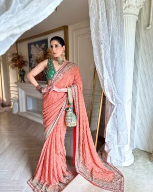Aanchal Sawhney Mahajan Instagram - Designer & Jewellery @kaynaatbyaanchalsawhney 
Make up @makeoverbyshagunchadda 
Hair @hairbyvinodhairstylist 

WE DELIVER WORLDWIDE 

#bridestobe #worldwidedelivery #worldwideshipping📦✈️ #onlineshop #onlineshoppers #shoponlinenow #chinashopping #shopsydney #shopdubai #dubaionlineshopping #onlinebusinesses #designersareesusa #designersareesdelhi