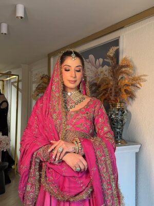 Aanchal Sawhney Mahajan Instagram - Designer @kaynaatbyaanchalsawhney 
Make up @srishtiguptamakeup 
Hair @hairbykannu 
Jewellery @jewels_of_rajputaana 

WE DELIVER WORLDWIDE 

#Worldwidedelivery #worldwideshipping #worldwideshipping📦✈️ #worldwideshipping🌎 #onlineshopindo #weddingdress #shipping #shippingonline #fashion #fashiongram #fashiondesigner #designerwear #hautecouture #onlinebusinesses #london🇬🇧 #australiagram #canada🇨🇦 #shopcanada #shopusa #dubaï #dubailuxuryliving #dubaishoppingfestival #dubaishoppingonline