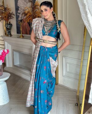 Aanchal Sawhney Mahajan Instagram - Festivities around the corner ✨💫🎉🎉

www.aanchalsawhney.com 

WE DELIVER WORLDWIDE

#Worldwidedelivery #worldwideshipping #worldwideshipping📦✈️ #worldwideshipping🌎 #onlineshopindo #weddingdress #shipping #shippingonline #fashion #fashiongram #fashiondesigner #designerwear #hautecouture #onlinebusinesses #london🇬🇧 #australiagram #canada🇨🇦 #shopcanada #shopusa #dubaï #dubailuxuryliving #dubaishoppingfestival #dubaishoppingonline