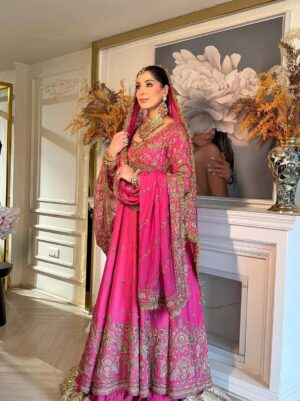 Aanchal Sawhney Mahajan Instagram - Designer @kaynaatbyaanchalsawhney 
Make up @srishtiguptamakeup 
Hair @hairbykannu 
Jewellery @jewels_of_rajputaana 

WE DELIVER WORLDWIDE 

#Worldwidedelivery #worldwideshipping #worldwideshipping📦✈️ #worldwideshipping🌎 #onlineshopindo #weddingdress #shipping #shippingonline #fashion #fashiongram #fashiondesigner #designerwear #hautecouture #onlinebusinesses #london🇬🇧 #australiagram #canada🇨🇦 #shopcanada #shopusa #dubaï #dubailuxuryliving #dubaishoppingfestival #dubaishoppingonline