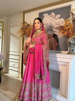 Aanchal Sawhney Mahajan Instagram - Designer @kaynaatbyaanchalsawhney 
Make up @srishtiguptamakeup 
Hair @hairbykannu 
Jewellery @jewels_of_rajputaana 

WE DELIVER WORLDWIDE 

#Worldwidedelivery #worldwideshipping #worldwideshipping📦✈️ #worldwideshipping🌎 #onlineshopindo #weddingdress #shipping #shippingonline #fashion #fashiongram #fashiondesigner #designerwear #hautecouture #onlinebusinesses #london🇬🇧 #australiagram #canada🇨🇦 #shopcanada #shopusa #dubaï #dubailuxuryliving #dubaishoppingfestival #dubaishoppingonline