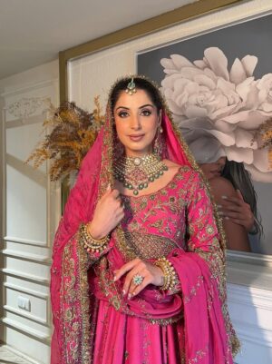 Aanchal Sawhney Mahajan Instagram - Designer @kaynaatbyaanchalsawhney 
Make up @srishtiguptamakeup 
Hair @hairbykannu 
Jewellery @jewels_of_rajputaana 

WE DELIVER WORLDWIDE 

#Worldwidedelivery #worldwideshipping #worldwideshipping📦✈️ #worldwideshipping🌎 #onlineshopindo #weddingdress #shipping #shippingonline #fashion #fashiongram #fashiondesigner #designerwear #hautecouture #onlinebusinesses #london🇬🇧 #australiagram #canada🇨🇦 #shopcanada #shopusa #dubaï #dubailuxuryliving #dubaishoppingfestival #dubaishoppingonline