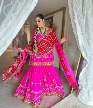 Aanchal Sawhney Mahajan Instagram - Designer @kaynaatbyaanchalsawhney 
Make up @makeupbypriyankawadhawan 

WE DELIVER WORLDWIDE 

#Worldwidedelivery #worldwideshipping #worldwideshipping📦✈️ #worldwideshipping🌎 #onlineshopindo #weddingdress #shipping #shippingonline #fashion #fashiongram #fashiondesigner #designerwear #hautecouture #onlinebusinesses #london🇬🇧 #australiagram #canada🇨🇦 #shopcanada #shopusa #dubaï #dubailuxuryliving #dubaishoppingfestival #dubaishoppingonline