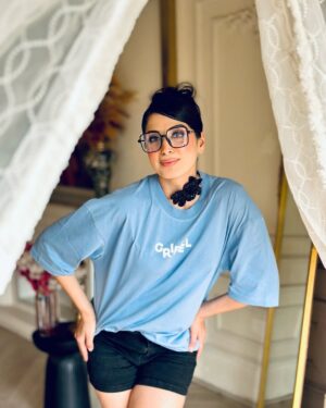 Aanchal Sawhney Mahajan Instagram - My little world from family to work -work to family 🥳🎉

#designerlifestyle #designermom #twinmommy #workingmomstyle #workingmom #designerworld