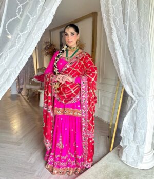 Aanchal Sawhney Mahajan Instagram - Designer @kaynaatbyaanchalsawhney 
Make up @makeupbypriyankawadhawan 

WE DELIVER WORLDWIDE 

#Worldwidedelivery #worldwideshipping #worldwideshipping📦✈️ #worldwideshipping🌎 #onlineshopindo #weddingdress #shipping #shippingonline #fashion #fashiongram #fashiondesigner #designerwear #hautecouture #onlinebusinesses #london🇬🇧 #australiagram #canada🇨🇦 #shopcanada #shopusa #dubaï #dubailuxuryliving #dubaishoppingfestival #dubaishoppingonline