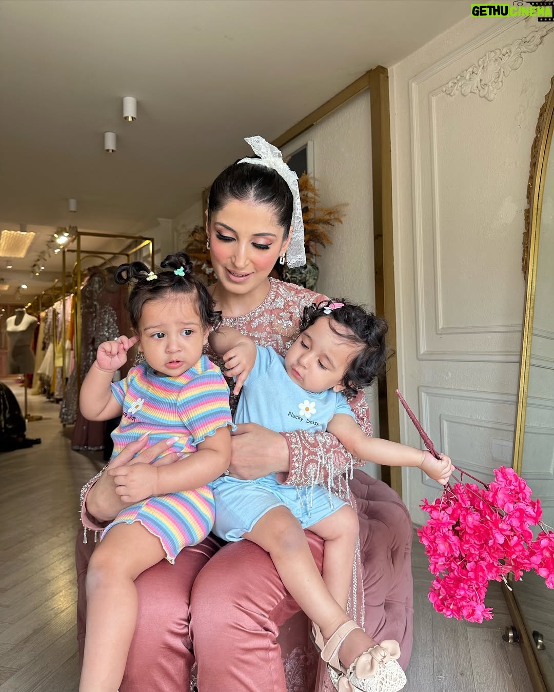 Aanchal Sawhney Mahajan - 3 Likes - My little world from family to work -work to family 🥳🎉

#designerlifestyle #designermom #twinmommy #workingmomstyle #workingmom #designerworld