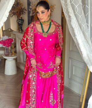 Aanchal Sawhney Mahajan Instagram - Designer @kaynaatbyaanchalsawhney 
Make up @makeupbypriyankawadhawan 

WE DELIVER WORLDWIDE 

#Worldwidedelivery #worldwideshipping #worldwideshipping📦✈️ #worldwideshipping🌎 #onlineshopindo #weddingdress #shipping #shippingonline #fashion #fashiongram #fashiondesigner #designerwear #hautecouture #onlinebusinesses #london🇬🇧 #australiagram #canada🇨🇦 #shopcanada #shopusa #dubaï #dubailuxuryliving #dubaishoppingfestival #dubaishoppingonline