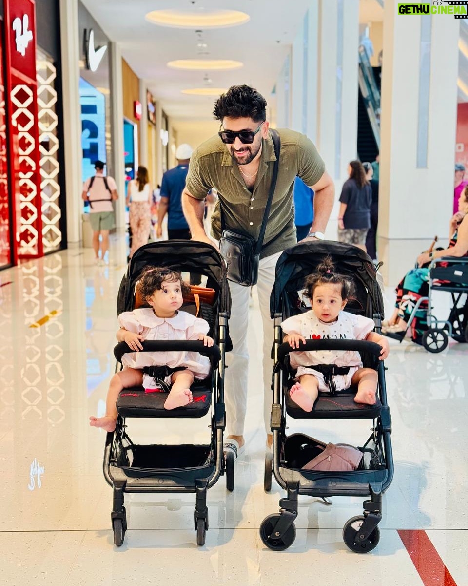 Aanchal Sawhney Mahajan - 3 Likes - My little world from family to work -work to family 🥳🎉

#designerlifestyle #designermom #twinmommy #workingmomstyle #workingmom #designerworld