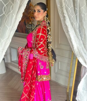 Aanchal Sawhney Mahajan Instagram - Designer @kaynaatbyaanchalsawhney 
Make up @makeupbypriyankawadhawan 

WE DELIVER WORLDWIDE 

#Worldwidedelivery #worldwideshipping #worldwideshipping📦✈️ #worldwideshipping🌎 #onlineshopindo #weddingdress #shipping #shippingonline #fashion #fashiongram #fashiondesigner #designerwear #hautecouture #onlinebusinesses #london🇬🇧 #australiagram #canada🇨🇦 #shopcanada #shopusa #dubaï #dubailuxuryliving #dubaishoppingfestival #dubaishoppingonline