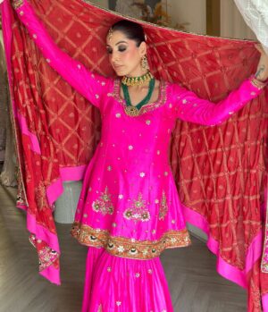 Aanchal Sawhney Mahajan Instagram - Designer @kaynaatbyaanchalsawhney 
Make up @makeupbypriyankawadhawan 

WE DELIVER WORLDWIDE 

#Worldwidedelivery #worldwideshipping #worldwideshipping📦✈️ #worldwideshipping🌎 #onlineshopindo #weddingdress #shipping #shippingonline #fashion #fashiongram #fashiondesigner #designerwear #hautecouture #onlinebusinesses #london🇬🇧 #australiagram #canada🇨🇦 #shopcanada #shopusa #dubaï #dubailuxuryliving #dubaishoppingfestival #dubaishoppingonline