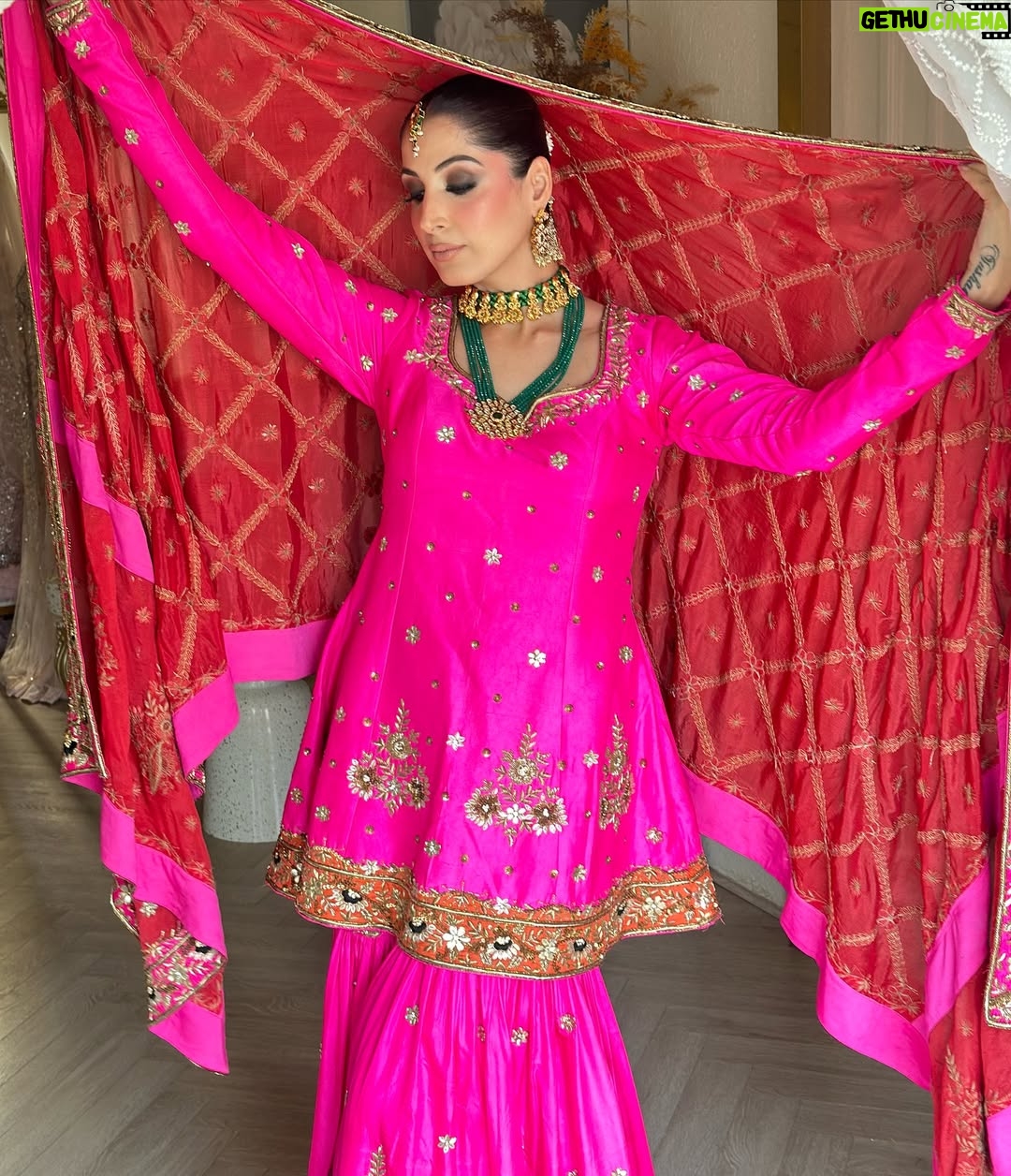 Aanchal Sawhney Mahajan - 3 Likes - Designer @kaynaatbyaanchalsawhney 
Make up @makeupbypriyankawadhawan 

WE DELIVER WORLDWIDE 

#Worldwidedelivery #worldwideshipping #worldwideshipping📦✈️ #worldwideshipping🌎 #onlineshopindo #weddingdress #shipping #shippingonline #fashion #fashiongram #fashiondesigner #designerwear #hautecouture #onlinebusinesses #london🇬🇧 #australiagram #canada🇨🇦 #shopcanada #shopusa #dubaï #dubailuxuryliving #dubaishoppingfestival #dubaishoppingonline