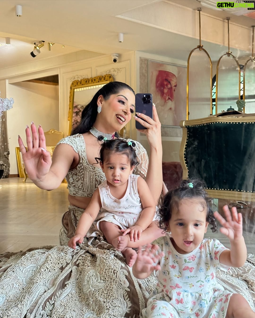 Aanchal Sawhney Mahajan - 3 Likes - My little world from family to work -work to family 🥳🎉

#designerlifestyle #designermom #twinmommy #workingmomstyle #workingmom #designerworld