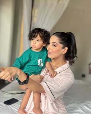 Aanchal Sawhney Mahajan Instagram - My little world from family to work -work to family 🥳🎉

#designerlifestyle #designermom #twinmommy #workingmomstyle #workingmom #designerworld