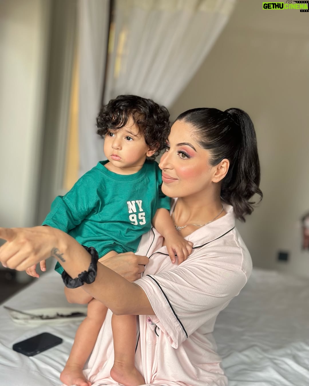Aanchal Sawhney Mahajan - 3 Likes - My little world from family to work -work to family 🥳🎉

#designerlifestyle #designermom #twinmommy #workingmomstyle #workingmom #designerworld
