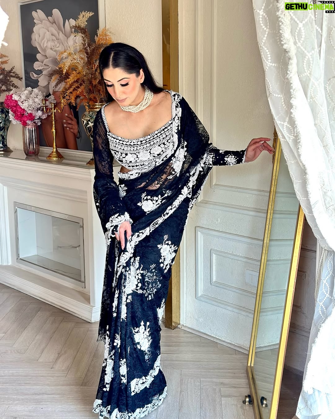 Aanchal Sawhney Mahajan - 3 Likes - THE WEDDING SOIRÉE by Aanchal Sawhney 💫

Designer @kaynaatbyaanchalsawhney 
Make up @makeoverbyshagunchadda 
Hair @hairbyvinodhairstylist 

WE DELIVER WORLDWIDE 

#Worldwidedelivery #worldwideshipping #worldwideshipping📦✈️ #worldwideshipping🌎 #onlineshopindo #weddingdress #shipping #shippingonline #fashion #fashiongram #fashiondesigner #designerwear #hautecouture #onlinebusinesses #london🇬🇧 #australiagram #canada🇨🇦 #shopcanada #shopusa #dubaï #dubailuxuryliving #dubaishoppingfestival #dubaishoppingonline