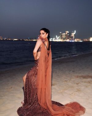 Aanchal Sawhney Mahajan Instagram - Stealing the spotlight under the city lights ..

THE WEDDING SOIRÉE by Aanchal Sawhney 💫

Designer @kaynaatbyaanchalsawhney 
Beautiful make up by @manal_sleman_makeup from Dubai 
Shot by @atyfaliphotography 

WE DELIVER WORLDWIDE 

#Worldwidedelivery #worldwideshipping #worldwideshipping📦✈️ #worldwideshipping🌎 #onlineshopindo #weddingdress #shipping #shippingonline #fashion #fashiongram #fashiondesigner #designerwear #hautecouture #onlinebusinesses #london🇬🇧 #australiagram #canada🇨🇦 #shopcanada #shopusa #dubaï #dubailuxuryliving #dubaishoppingfestival #dubaishoppingonline