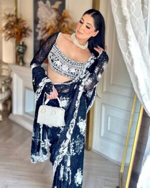 Aanchal Sawhney Mahajan Instagram - THE WEDDING SOIRÉE by Aanchal Sawhney 💫

Designer @kaynaatbyaanchalsawhney 
Make up @makeoverbyshagunchadda 
Hair @hairbyvinodhairstylist 

WE DELIVER WORLDWIDE 

#Worldwidedelivery #worldwideshipping #worldwideshipping📦✈️ #worldwideshipping🌎 #onlineshopindo #weddingdress #shipping #shippingonline #fashion #fashiongram #fashiondesigner #designerwear #hautecouture #onlinebusinesses #london🇬🇧 #australiagram #canada🇨🇦 #shopcanada #shopusa #dubaï #dubailuxuryliving #dubaishoppingfestival #dubaishoppingonline