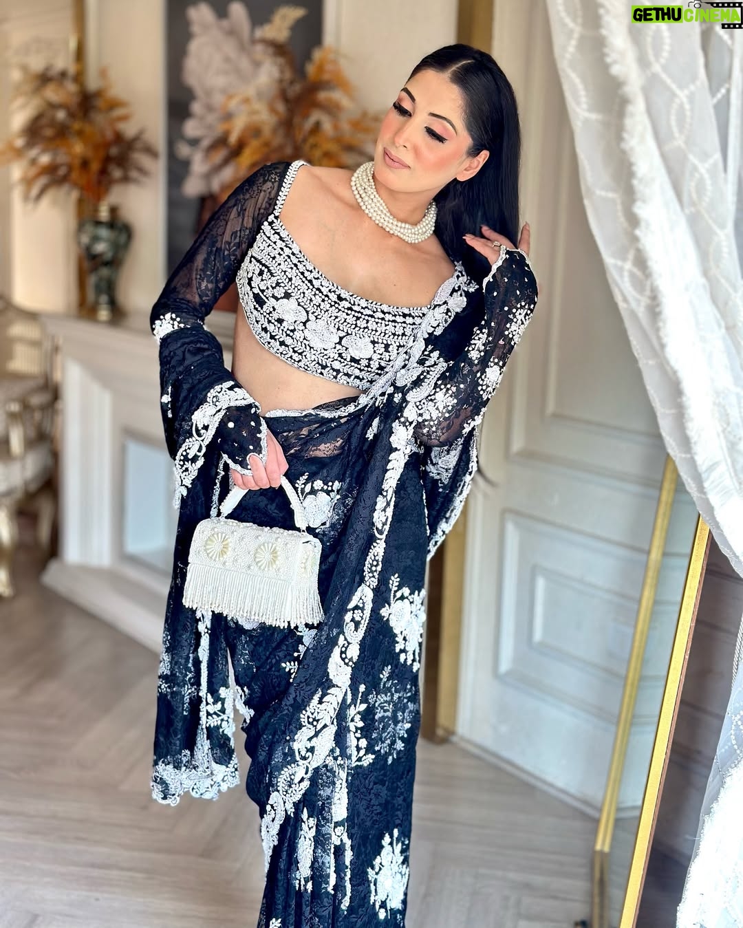 Aanchal Sawhney Mahajan - 3 Likes - THE WEDDING SOIRÉE by Aanchal Sawhney 💫

Designer @kaynaatbyaanchalsawhney 
Make up @makeoverbyshagunchadda 
Hair @hairbyvinodhairstylist 

WE DELIVER WORLDWIDE 

#Worldwidedelivery #worldwideshipping #worldwideshipping📦✈️ #worldwideshipping🌎 #onlineshopindo #weddingdress #shipping #shippingonline #fashion #fashiongram #fashiondesigner #designerwear #hautecouture #onlinebusinesses #london🇬🇧 #australiagram #canada🇨🇦 #shopcanada #shopusa #dubaï #dubailuxuryliving #dubaishoppingfestival #dubaishoppingonline