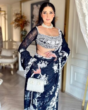 Aanchal Sawhney Mahajan Instagram - THE WEDDING SOIRÉE by Aanchal Sawhney 💫

Designer @kaynaatbyaanchalsawhney 
Make up @makeoverbyshagunchadda 
Hair @hairbyvinodhairstylist 

WE DELIVER WORLDWIDE 

#Worldwidedelivery #worldwideshipping #worldwideshipping📦✈️ #worldwideshipping🌎 #onlineshopindo #weddingdress #shipping #shippingonline #fashion #fashiongram #fashiondesigner #designerwear #hautecouture #onlinebusinesses #london🇬🇧 #australiagram #canada🇨🇦 #shopcanada #shopusa #dubaï #dubailuxuryliving #dubaishoppingfestival #dubaishoppingonline