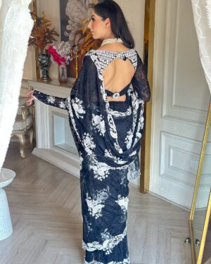 Aanchal Sawhney Mahajan Instagram - THE WEDDING SOIRÉE by Aanchal Sawhney 💫

Designer @kaynaatbyaanchalsawhney 
Make up @makeoverbyshagunchadda 
Hair @hairbyvinodhairstylist 

WE DELIVER WORLDWIDE 

#Worldwidedelivery #worldwideshipping #worldwideshipping📦✈️ #worldwideshipping🌎 #onlineshopindo #weddingdress #shipping #shippingonline #fashion #fashiongram #fashiondesigner #designerwear #hautecouture #onlinebusinesses #london🇬🇧 #australiagram #canada🇨🇦 #shopcanada #shopusa #dubaï #dubailuxuryliving #dubaishoppingfestival #dubaishoppingonline