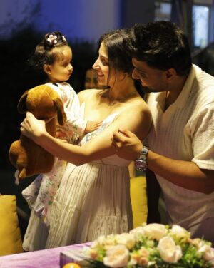Aanchal Sawhney Mahajan Instagram - My little world from family to work -work to family 🥳🎉

#designerlifestyle #designermom #twinmommy #workingmomstyle #workingmom #designerworld